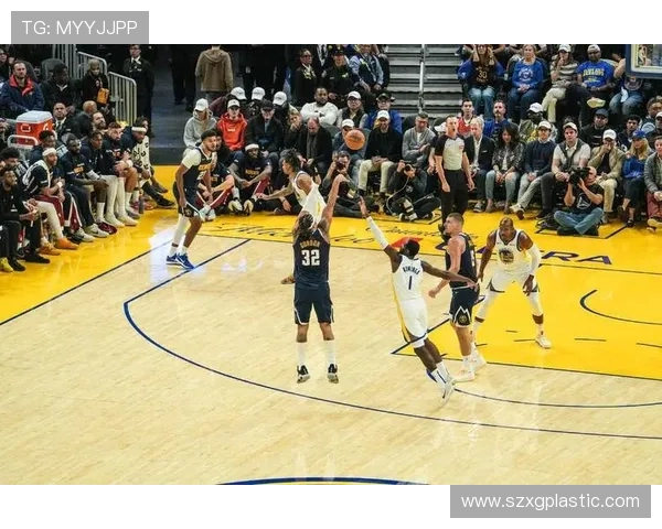 勇士与掘金对决库里精彩得分表现引发球迷热议